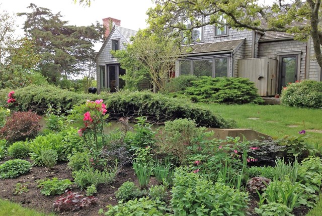 The Barn w/ Views of Menemsha and Aquinnah/Walk to Beach
