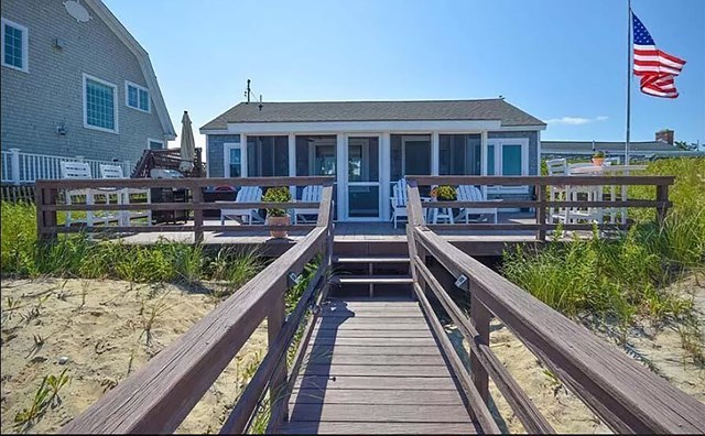 Juniper Cottage on Private Beach-Screened in porch
