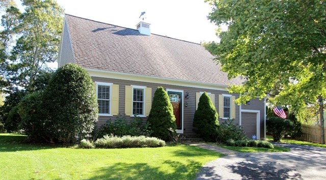 Stunning 3BR Home - Close to Town & Beaches