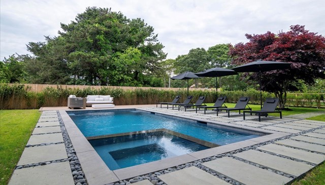 Designer Retreat With Saltwater Heated Pool & Hot Tub