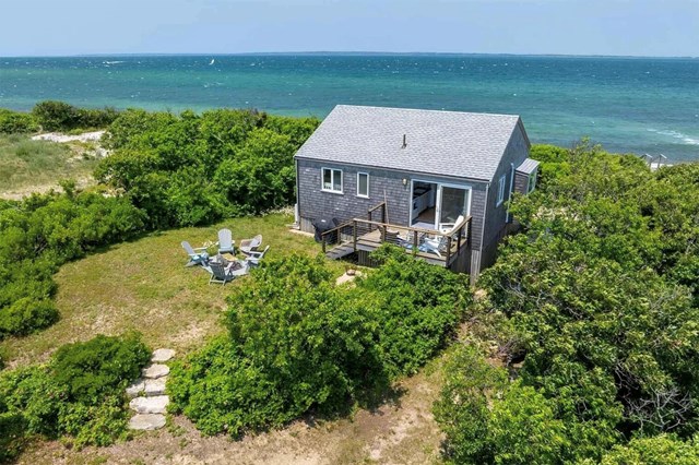 Waterfront beach house—incredible sunsets and lake access