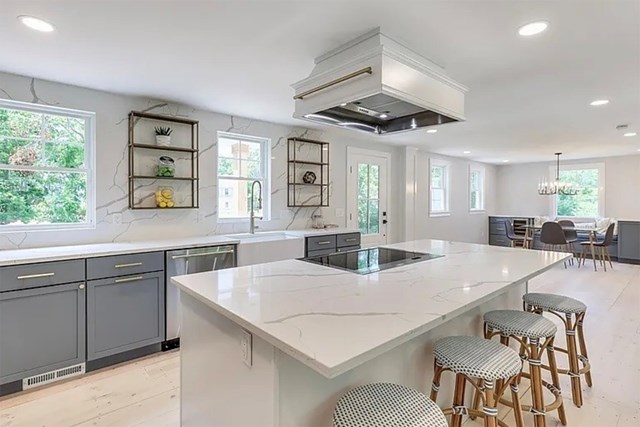 Fully Renovated On Cul-de-sac, Close to Mayflower Beach