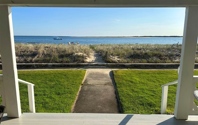 Sandrift - Spacious Home On Private Beach