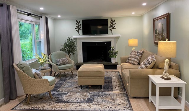 Walk to beaches, newly renovated!