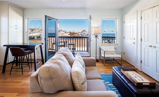 PtownDreams Beachfront Luxury Penthouse-Water Views/Parking