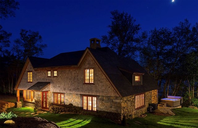 Luxury Pond front Retreat w/ Guest House, Hot Tub, Kayaks