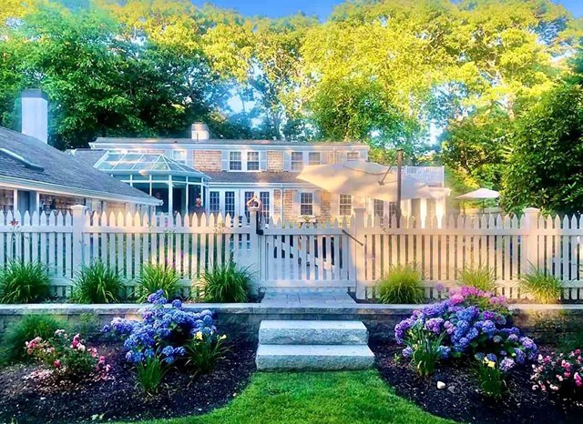 Gorgeous Property, Inground Heated Pool, Stroll To Beach!!
