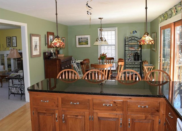 Bright and Charming Chatham Home Close to the Beach