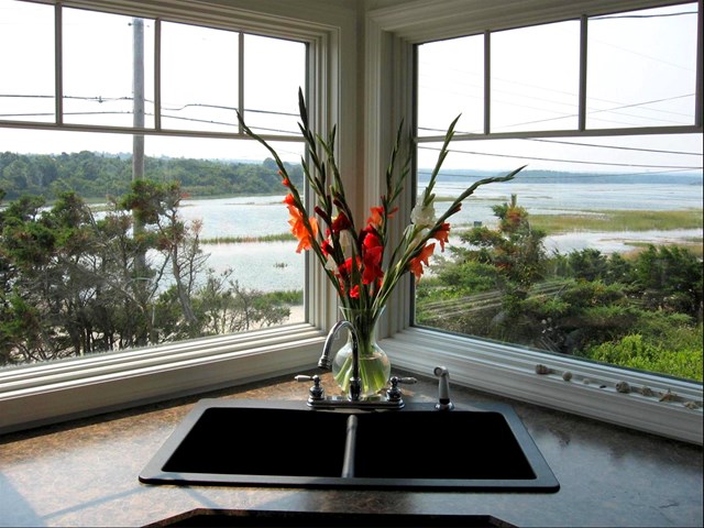 Beach house with private deck in the dunes