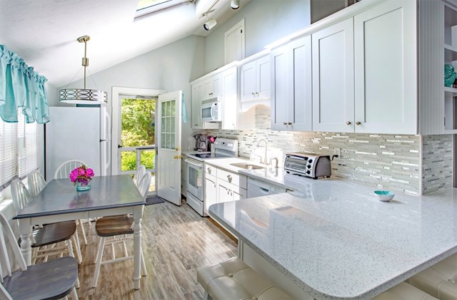 4th night free on Memorial Day weekend at this New Seabury home!