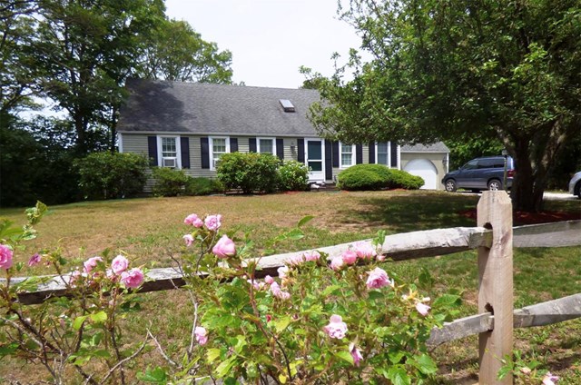 4-bedroom home, less than a mile from Nauset Beach