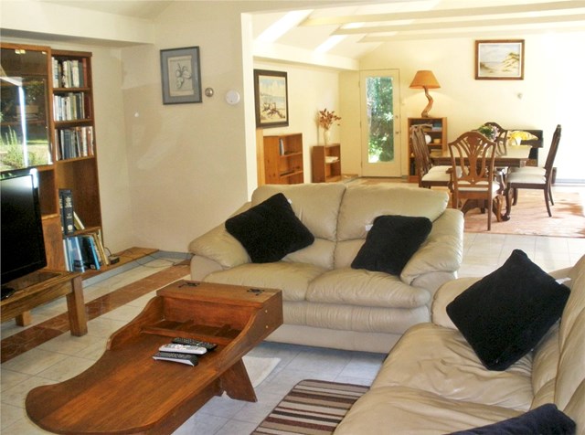 Lakefront house on private 2 acres