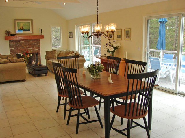 New contemporary home among the treetops and close to the bay