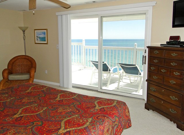 3 Bedroom Oceanfront Home with Amazing Bedroom Views 