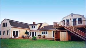 We have compiled a few ideas of cute vacation rentals and fun activities for Daffy Weekend.