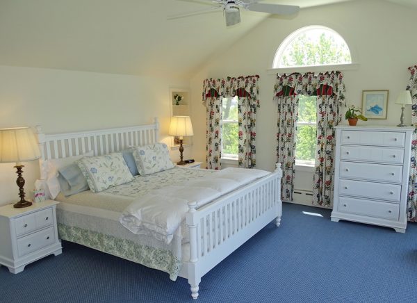 Often overlooked by homeowners, good bedroom pictures - with neat-as-a-pin bedding - is an important part of successfully marketing a vacation home.