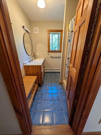 West Tisbury, Stoney Hill Lane Martha's Vineyard vacation rental - First floor bathroom