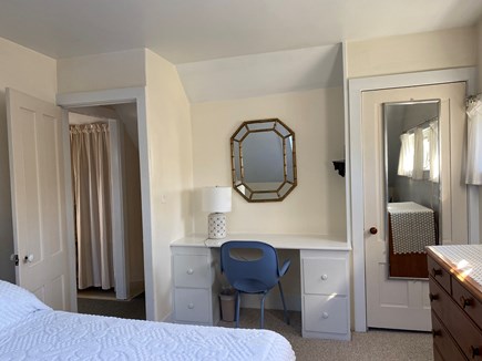 Vineyard Haven Martha's Vineyard vacation rental - Queen room, with access to full bath