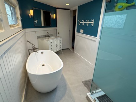 Oak Bluffs Martha's Vineyard vacation rental - Alternate view of upstairs bath.