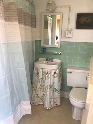 Menemsha (Chilmark) Martha's Vineyard vacation rental - Bathroom