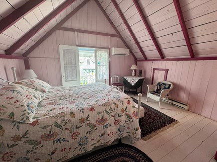 Oak Bluffs Martha's Vineyard vacation rental - 2nd floor queen Main