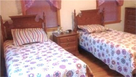 West Tisbury, Longview Community Martha's Vineyard vacation rental - Twin beds next to front bedroom with queen size bed