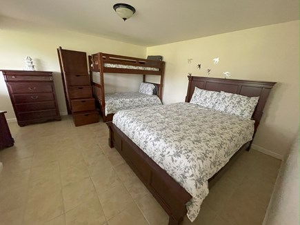 Oak Bluffs Martha's Vineyard vacation rental - Queen room with bunk bed