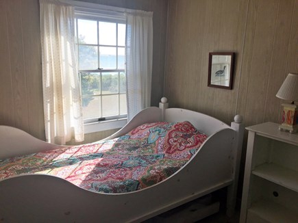 Chappaquiddick Martha's Vineyard vacation rental - Trundle bed