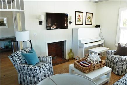 Oak Bluffs Martha's Vineyard vacation rental - Bright and airy Living room