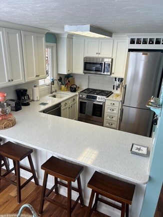 Edgartown Martha's Vineyard vacation rental - Breakfast bar/kitchen, gas range, electric stove