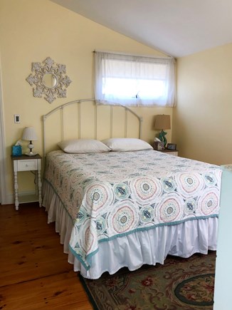 Oak Bluffs Martha's Vineyard vacation rental - The Yellow room has a Queen bed