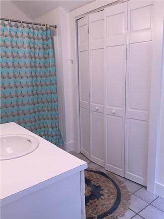 Oak Bluffs Martha's Vineyard vacation rental - Clean attractive upstairs master full bathroom