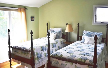 Katama-Edgartown, Edgartown- 1 mile to town  Martha's Vineyard vacation rental - Bedroom 4 - 2 twins, shared bath, TV