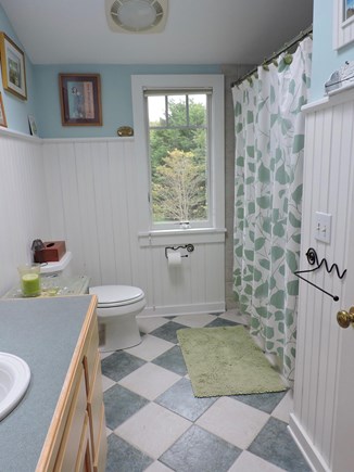 Katama-Edgartown, Edgartown- 1 mile to town  Martha's Vineyard vacation rental - 2nd floor bath