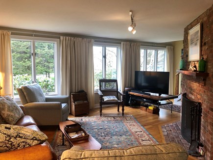 Katama-Edgartown, Edgartown- 1 mile to town  Martha's Vineyard vacation rental - Bright airy living room with flatscreen tv.