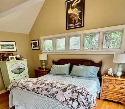 Katama-Edgartown, Edgartown- 1 mile to town  Martha's Vineyard vacation rental - Large bright King primary suite.