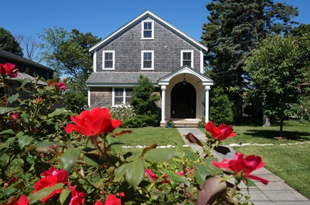 Oak Bluffs, Lagoon Pond Waterfront-saltwat Martha's Vineyard vacation rental - Front of home with roadside appeal