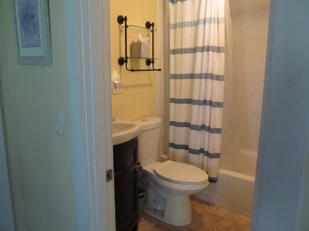 Oak Bluffs Martha's Vineyard vacation rental - Bath with tub/shower