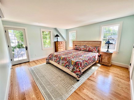 Oak Bluffs, walk to town and harbor Martha's Vineyard vacation rental - 2nd floor King bed