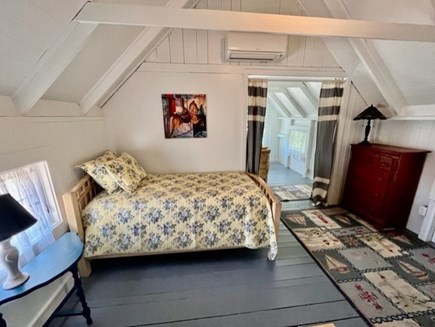 Oak Bluffs, Walk to town, and beach, shops Martha's Vineyard vacation rental - 2nd floor front bedroom alcove