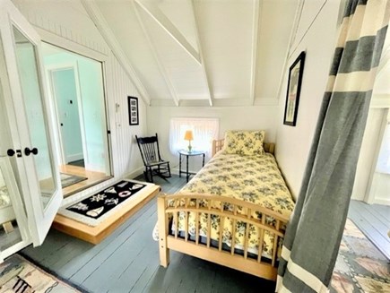 Oak Bluffs, Walk to town, and beach, shops Martha's Vineyard vacation rental - Twin bed upstairs front bedroom