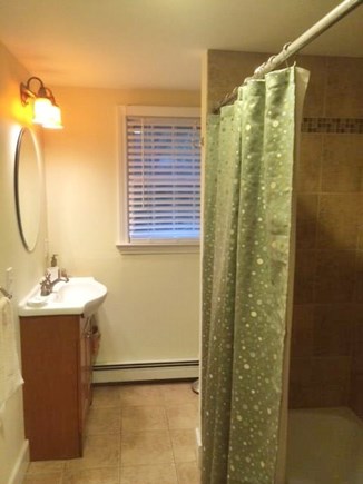 Oak Bluffs Martha's Vineyard vacation rental - First Floor Bathroom