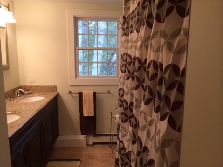 Oak Bluffs Martha's Vineyard vacation rental - Second Floor Bathroom
