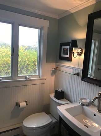 Aquinnah Martha's Vineyard vacation rental - Upstairs bathroom