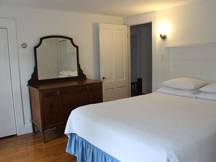 Vineyard Haven Martha's Vineyard vacation rental - Second queen bedroom