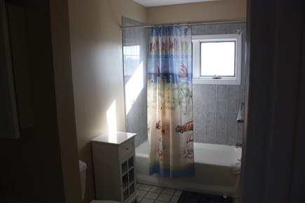 Oak Bluffs Martha's Vineyard vacation rental - 2nd Full Bathroom.