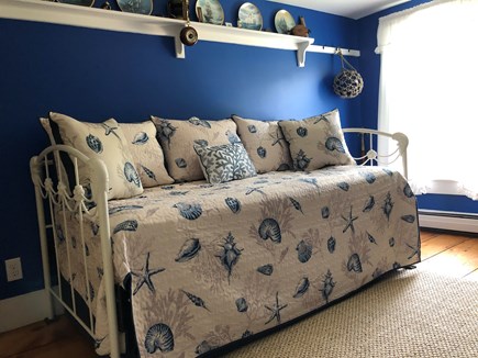Chilmark Martha's Vineyard vacation rental - Bedroom (upstairs) with daybed/trundle