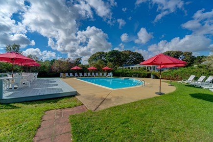 bluffs oak rental vacation vineyard lounging breaks pool around take water