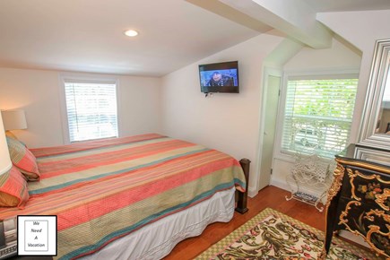 32 County Road, Oak Bluffs Martha's Vineyard vacation rental - Upstairs bedroom with king size bed