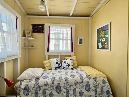 Oak Bluffs Martha's Vineyard vacation rental - Downstairs Single bed sits cozily